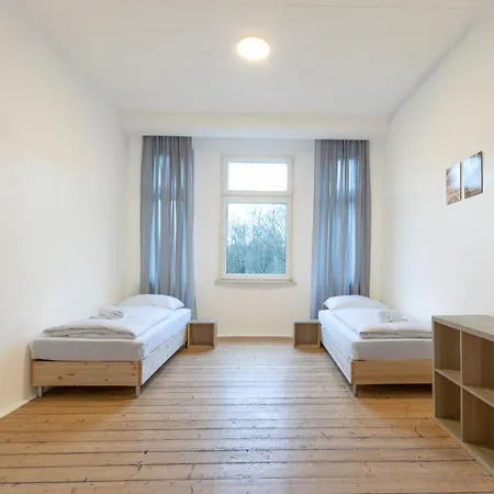 T&k - - 4 - 2nd Floor Apartment *